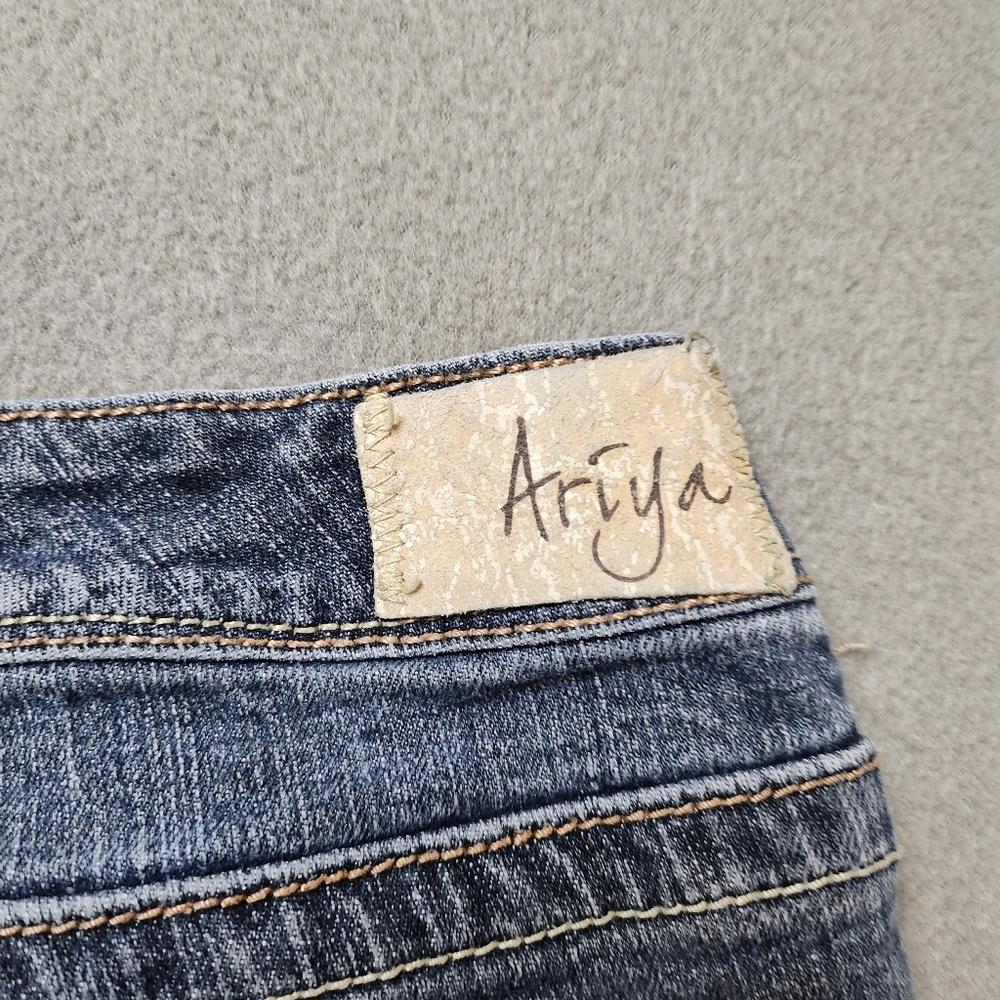 Ariya Blue Jean Shorts with Flap Pockets - Picture 4 of 9